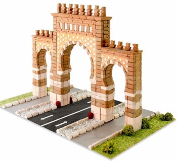 Arco Puerta de Aguilar, Montilla (Cordoba).