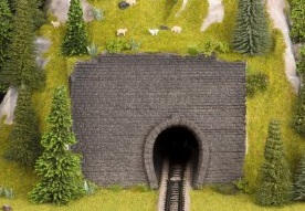 Portal de túnel. Medida 14x10.5cm.