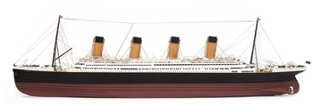 Titanic, transatlántico más grande y lujoso del mundo. Kit de madera.