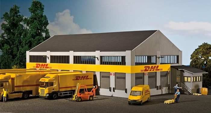 Centro logistico DHL. Medidas: 372x185x130mm