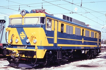 Locomotora eléctrica clase 269 RENFE decoración Milrayas, época IV. Di