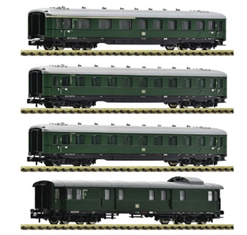 Set de vagones con cuatro coches pasajeros de tren expreso de los Ferr
