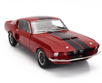 Shelby GT500 color granate.