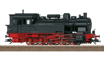 Locomotora de vapor clase 94.5-17 de la DB, época III.