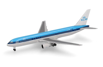 KLM Boeing 767-300 Brooklyn Bridge.