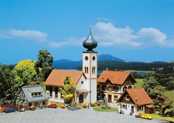 Set de pueblo: iglesia, casa.