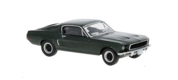 Ford Mustang Fastback color verde.