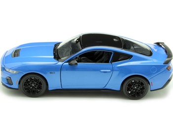 2024 Ford Mustang GT color azul.