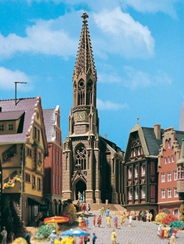 Iglesia Stuttgart-Berg.. Medidas: 20x10x26,5cm.