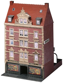 Edificio con bar Paradies. Medidas: 125x183x208mm.