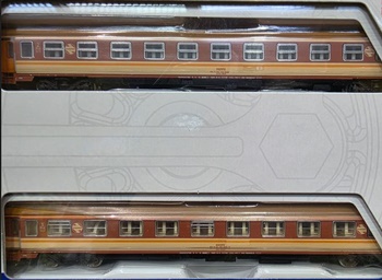 Set de dos coches pasajeros Corail RENFE, época IV.