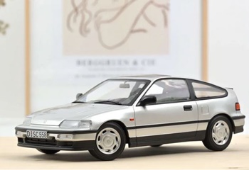 Honda CRX 1990 color plata.