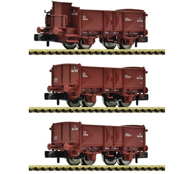 Set de tres vagones de carga.