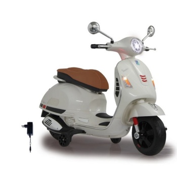 Vespa GTS125 color blanco.