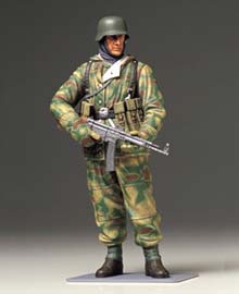 Personaje WWII German Infantryman winter uniform. Escala 1/16.