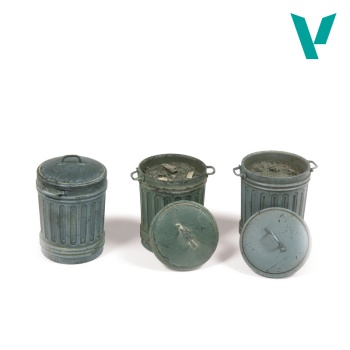 Tres cubos de basura.