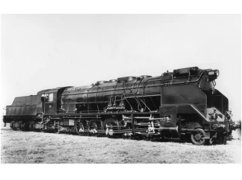 Locomotora de vapor 5001 RENFE Santa Fe con lámparas antiguas y tender