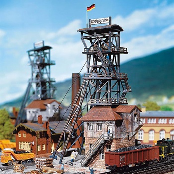 Carbonera. Medidas: 174x118x184mm.