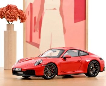 Porsche 911 Carrera 4GTS 2024.