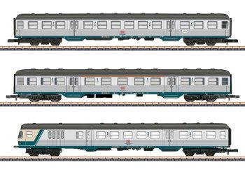 Set coches pasajeros de cercanías del Ferrocarril alemán.