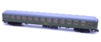 Coche pasajeros 2a clase BB-8500 verde UIC, época IV.