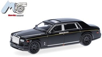 Rolls Royce Phantom color negro.
