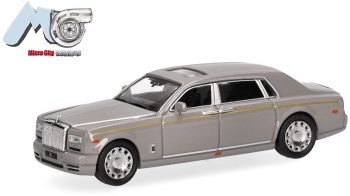 Rolls Royce Phantom color gris.