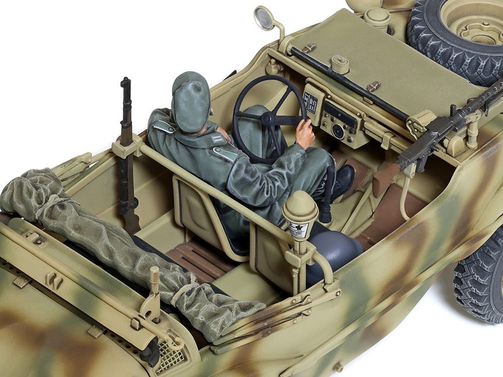 German Schwimmwagen type 166, incluye dos figuras.
