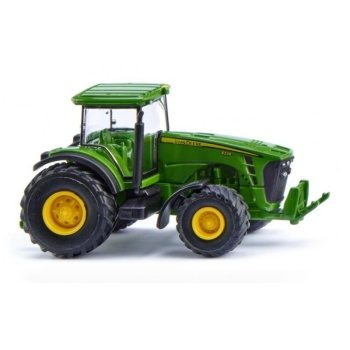 John Deere 8330.