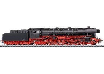 Locomotora de vapor BR06 DB, época III.