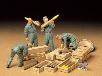 German tank ammo-loading creaw, escala 1/35.