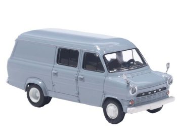 Ford Transit color gris.