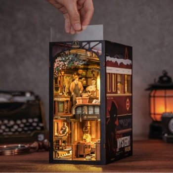 BOOK NOOK Kit Train Mystery case.