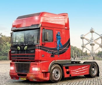 DAF XF 95 SUPER Space cab, kit plástico escala 1/24.